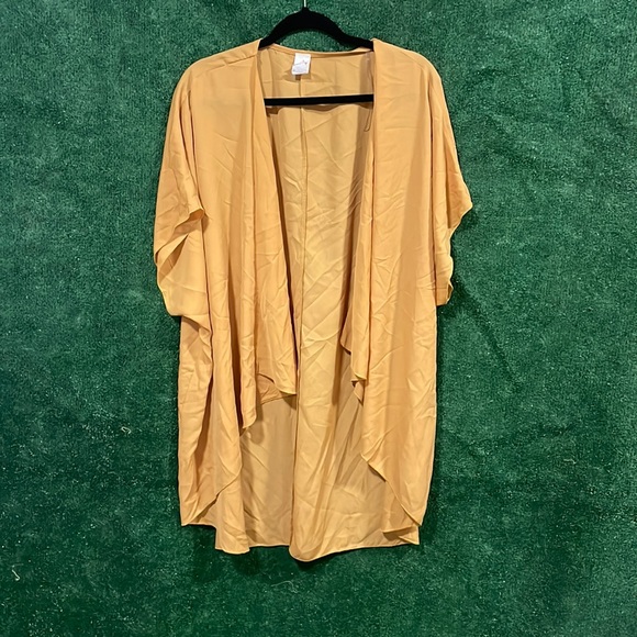 Light Orange Top - Picture 1 of 4